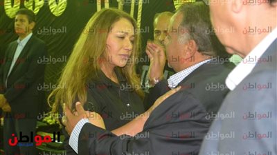 صور.. ليلى علوي بـ الأسود في عزاء المنتج سمير خفاجى