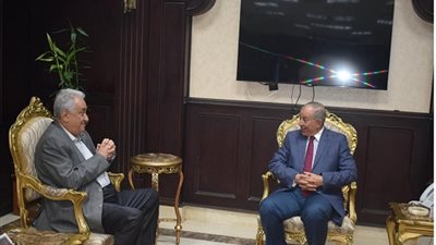 محافظ البحر الأجمر يتسقبل نقيب المحامين بديوان عام المحافظة