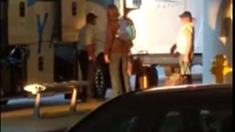 خناقة بالايدي بين