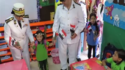فيديو.. في أول يوم دراسي.. قيادات وضباط الشرطة ترافق أبناء شهداء الوطن لمدارسهم عرفانا بتضحياتهم 