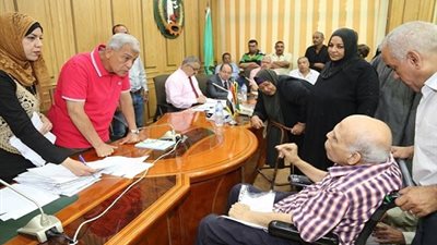 صور.. محافظ المنوفية يؤكد على التواصل المباشر مع المواطنين وحل مشاكلهم