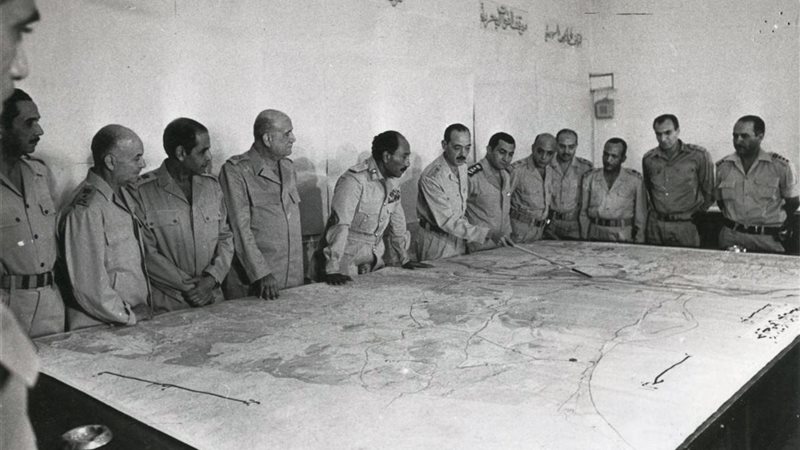 السادات والقيادة
