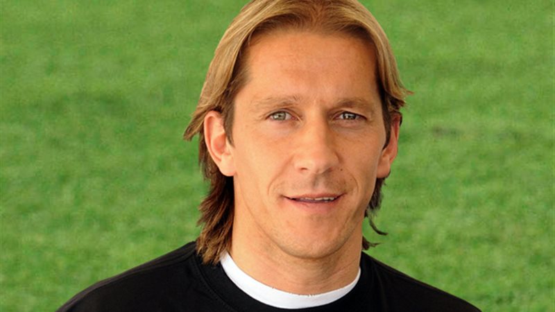 مساعد مدرب منتخب