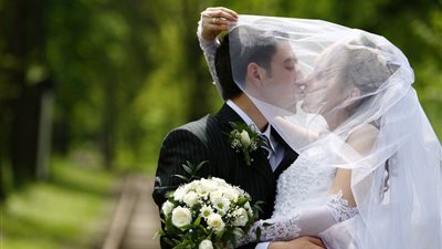فيديوجراف.. 10 نصائح للشباب في العام الأول من الزواج 