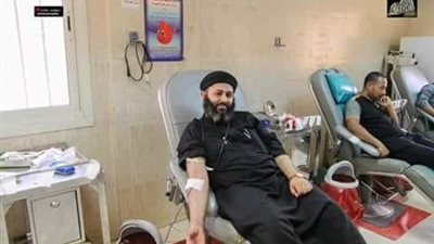 صور.. وفد كنيسة طهطا يتبرع بالدم ويزور مرضى معهد الأورام فى سوهاج 