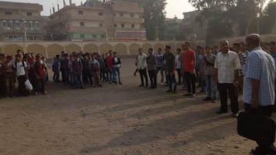 صور.. رئيس المنطقة الأزهرية ببني سويف يتفقد معهدي الفشن الإعدادي والثانوي