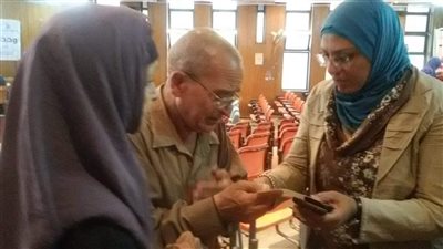 الكشف على 600 مواطن بقافلة تكافؤ الفرص الطبية للعيون بتعليم بني سويف