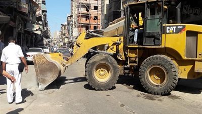 صور.. استمرار حملات النظافة وازالة كافة الإشغالات والتعديات بحى الزهور في بورسعيد