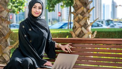 فيديوجراف | 10 ملامح تتميز بهم المرأة الثلاثينية 