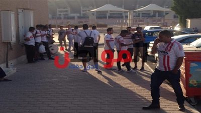صور.. جماهير الزمالك تتوافد على ملعب مباراة القادسية