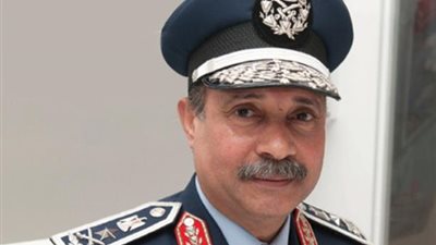 وزير الطيران المدني يشيد بالقائمين على 