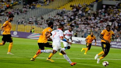 جماهير الزمالك تخلد ذكرى الدفاع الجوي أمام القادسية