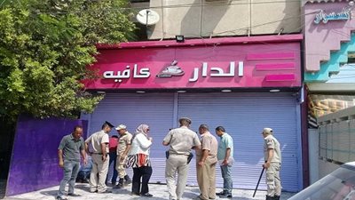 صور.. حملات على المحلات والمقاهى غير المرخصة بحى غرب سوهاج