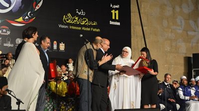 صور .. تكريم عدد من الفنانين والمثقفين ورجال الدين بحفل ختام مهرجان سماع الدولى