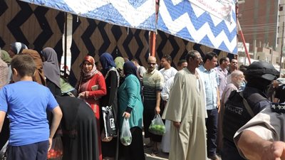 صور.. مدير أمن البحيرة يتفقد أسواق مبادرة كلنا واحد 