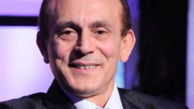 فيديو| سبب بكاء محمد صبحي على الهواء .. ورسالته للشباب