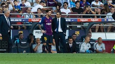 ميسي يهاجم دفاع برشلونة