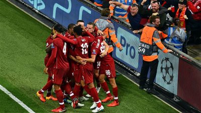محمد صلاح ينافس على جائزة لاعب الشهر في ليفربول 