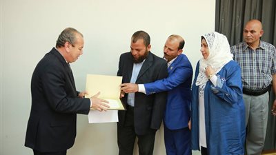 محافظ كفرالشيخ يكرم 
