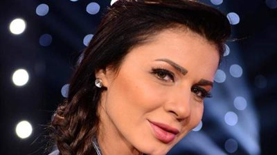 نجلاء بدر تستعد  