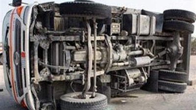 إصابة 27 عاملا في انقلاب سيارة نصف نقل بالفرافرة 
