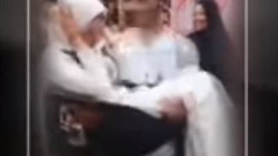  إخوتها بيفرحوها.. شاهد ماذا فعل أشقاء فتاة ليلة زفافها