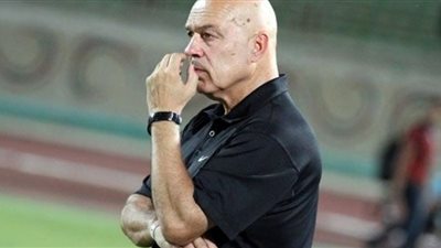 جروس يجتمع بنجم الزمالك علي هامش مران اليوم