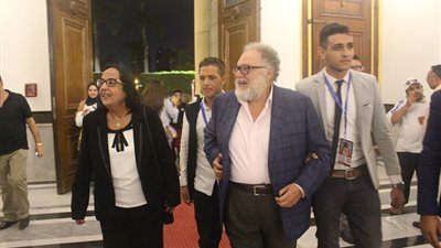 صور .. وصول يحيي الفخراني فعاليات ملتقى القاهرة الدولي الأول للمسرح الجامعى