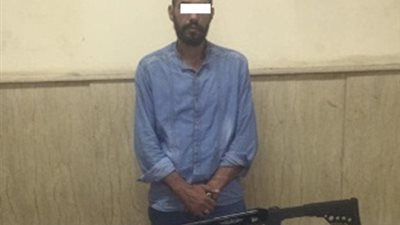 القبض على أحد العناصر الإجرامية وبحوزته أسلحة نارية وذخائر غير مرخصة بالإسكندرية