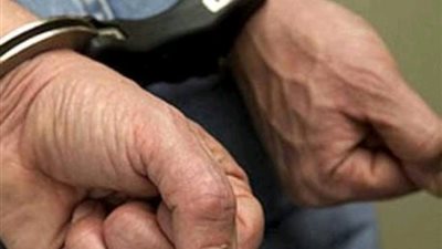 ضبط  3 متهمين بالاتجار في المخدرات والأسلحة في بنها 