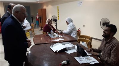 محافظ بورسعيد يتبنى مبادرة الرئيس ويتفقد مركز مكافحة فيروس سي بالمحافظة