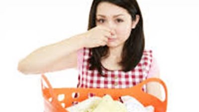 اعرفي طرق التخلص من رائحة الملابس المكمكمة .. ومتخليش  ريحته الهدوم تجننك