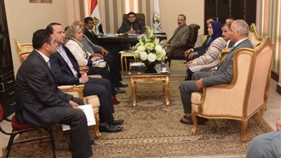 اجتماع للجنة التنمية المستدامة بمحافظة بني سويف لمراجعة ما تم تنفيذه خلال الفترة الماضية 