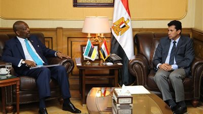 وزير الشباب والرياضة يستقبل سفير موزمبيق لبحث تنشيط بروتوكول التعاون بين البلدين 