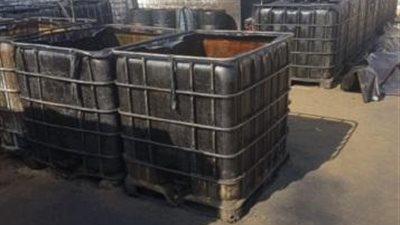 ضبط 20 ألف لتر زيوت محركات غير صالحة بالعامرية