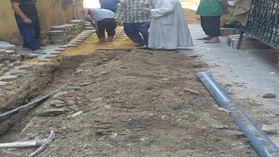 صور.. إحلال وتجديد شبكة مياه الشرب بنطاق حي الساحل 
