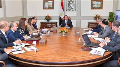 السيسي يوجه الوزاراة تكثيف الاجراءات المتبعة لجذب الاستثمارات الأجنبية واحتواء التضخم 