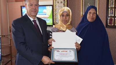 تكريم أوائل التعليم الفني ببني سويف.. والمحافظ : الدولة تخطو بنجاح نحو النهوض بالتعليم