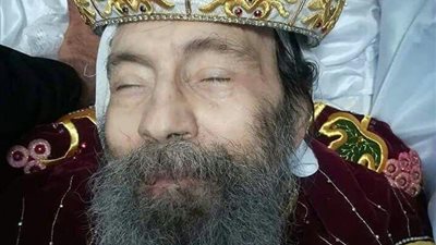 بث مباشر .. لحظة دفن الأنبا بيشوي