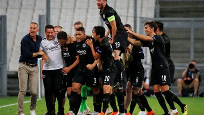 إنتراخت فرانكفورت يقسو على لاتسيو الإيطالي برباعية في الدوري الأوروبي