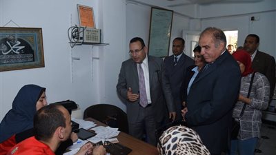 محافظ الإسكندرية يتابع عمل وحدات المبادرة الرئاسية 