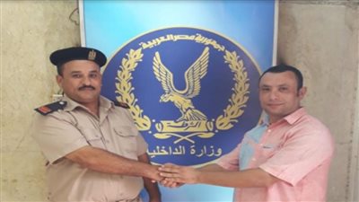 مثالا للشرف والنزاهة.. أمين شرطة يعيد مبلغا ماليا عثر عليه أمام بنك بالعبور