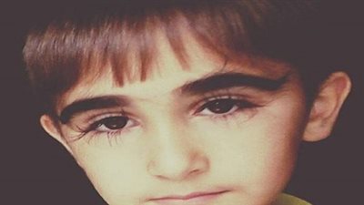 صور.. نرصد صاحب أطول رموش حول العالم