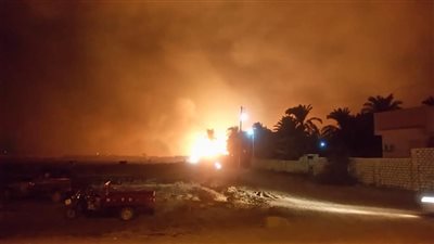 4 طائرات هليكوبتر و30 سيارات إطفاء للسيطرة على حريق الراشدة بـ الوادي الجديد
