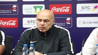 جروس يستقر على تشكيل الزمالك أمام الهلال السعودي