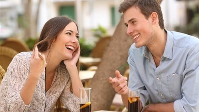 فيديوجراف| ازاي تعرفي أنه بيحبك.. علامات الحب عند الرجل 