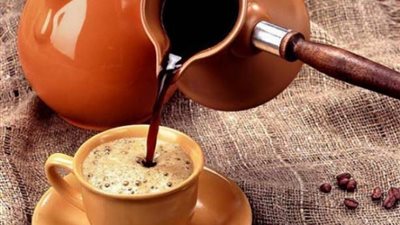 فيديوجراف| خلي بالك من صحتك.. 7 أضرار لتناول القهوة بالحليب 
