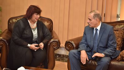 صور.. وزير الثقافة تشيد بالحراك الثقافي خلال زيارتها لمحافظة أسيوط