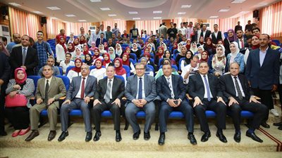 وزير القوى العاملة ومحافظ كفرالشيخ يعقدان نقاش حواري مع طلاب الجامعة 