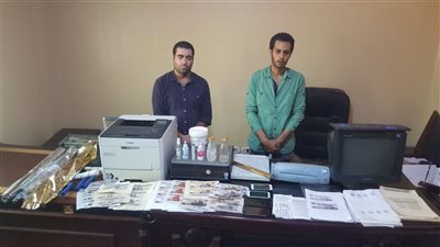 ضبط مدرس وبحوزته عملات ورقية مزورة بمصر القديمة